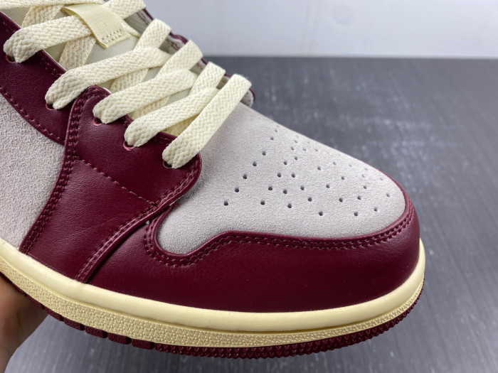 Air Jordan 1 Mid SE Wmns 