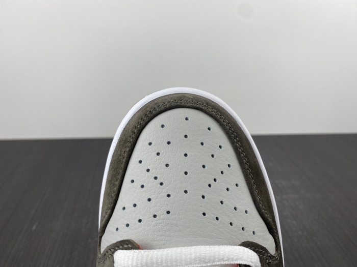 Crushed D.C. x Nike SB Dunk Low DH7782-001