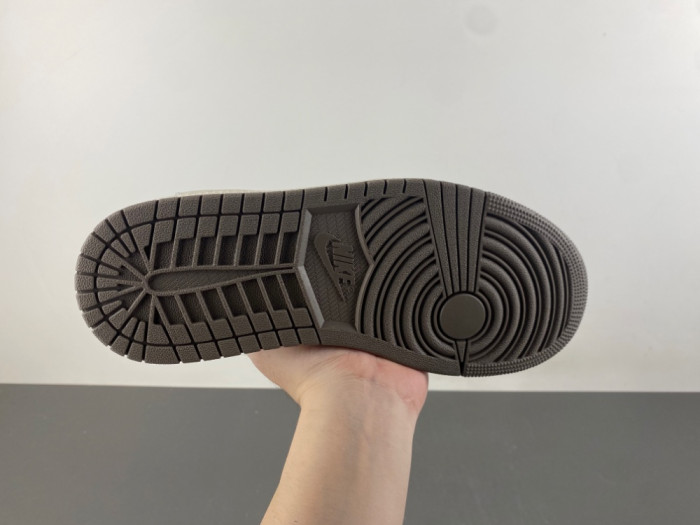 Travis Scott x Air Jordan 1 Low OG DM7866-001