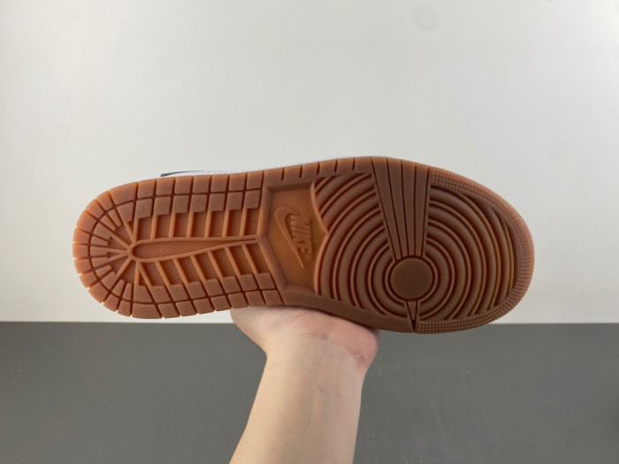 Travis Scott x Air Jordan 1 Low OG DZ4137-700