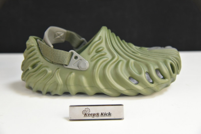 Cr*0*s pollex clog by salehe bembury urchin